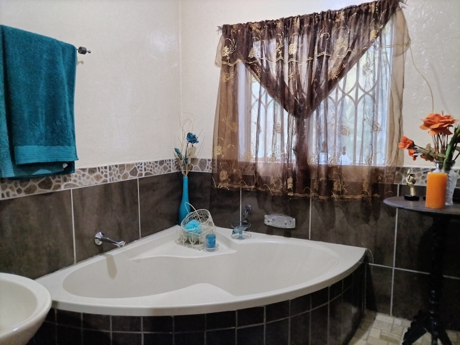 4 Bedroom Property for Sale in Oos Einde North West